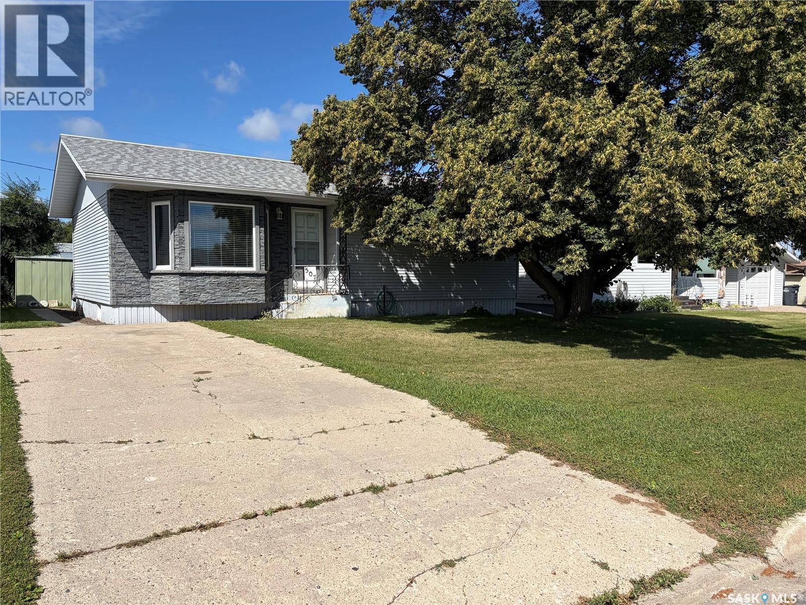 507 6th Street E, Wynyard, Saskatchewan  S0A 4T0 - Photo 2 - SK044918