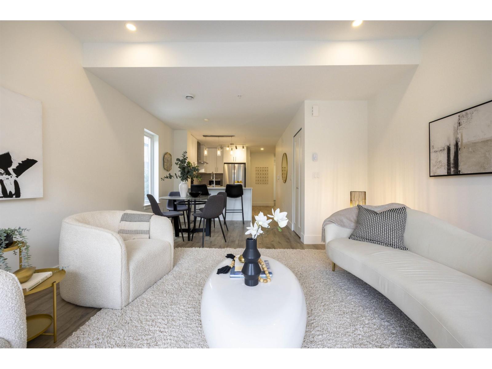 1 6328 KING GEORGE BOULEVARD, Surrey, British Columbia