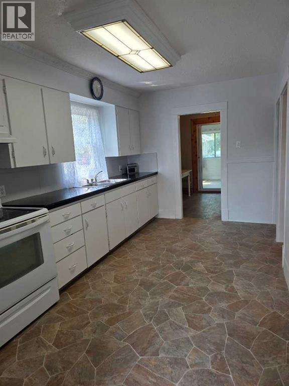 511 12c Street N, Lethbridge, Alberta  T1H 2N4 - Photo 9 - A2333522