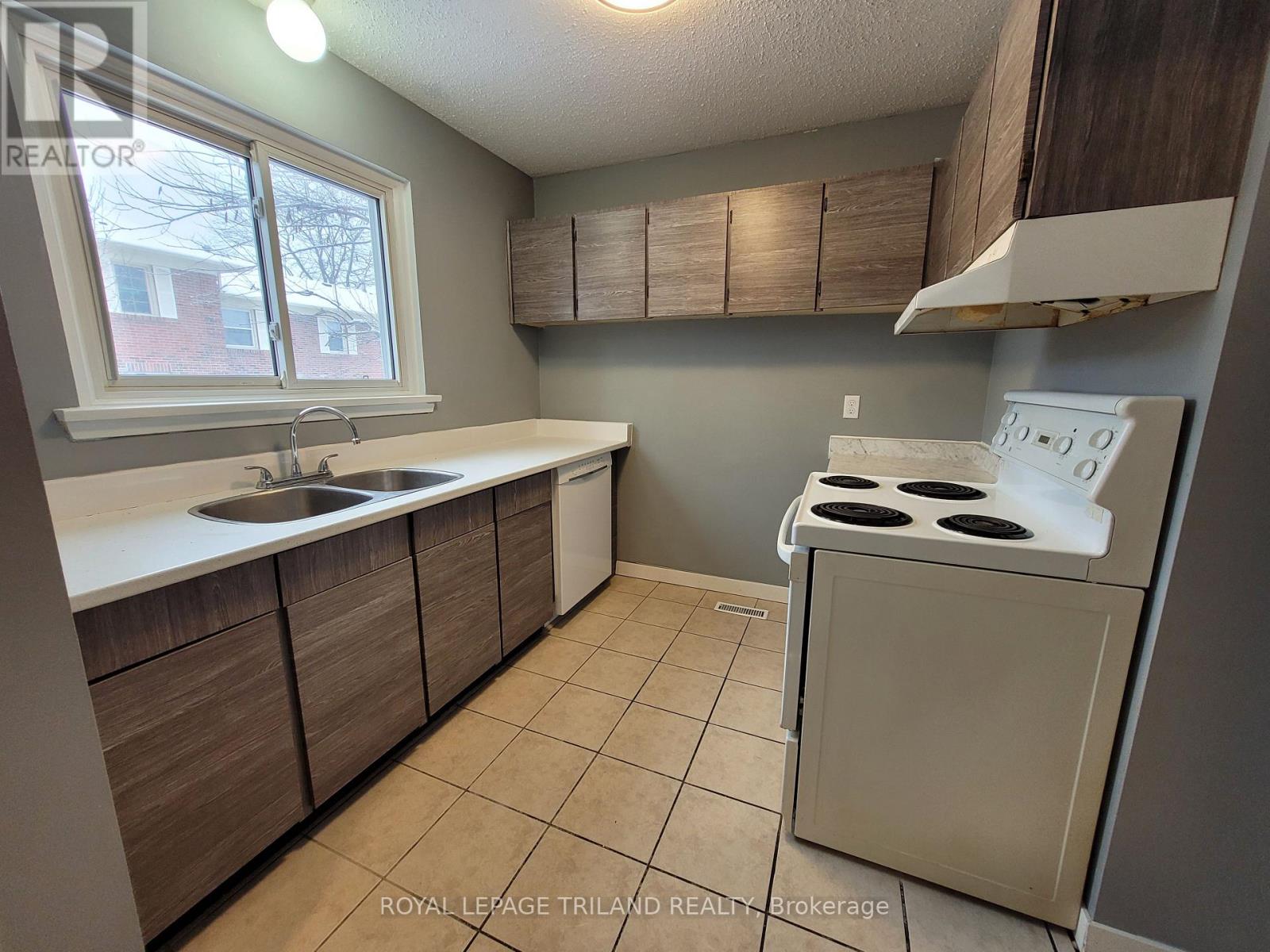 7 - 358 Homestead Court, London North, Ontario  N6G 2E9 - Photo 3 - X13650614