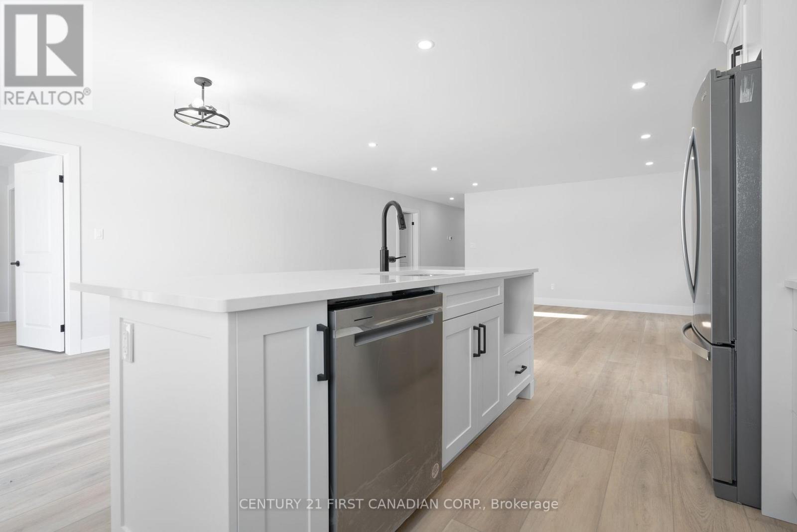 29 Sheldabren Street, North Middlesex, Ontario  N0M 1A0 - Photo 15 - X13650700