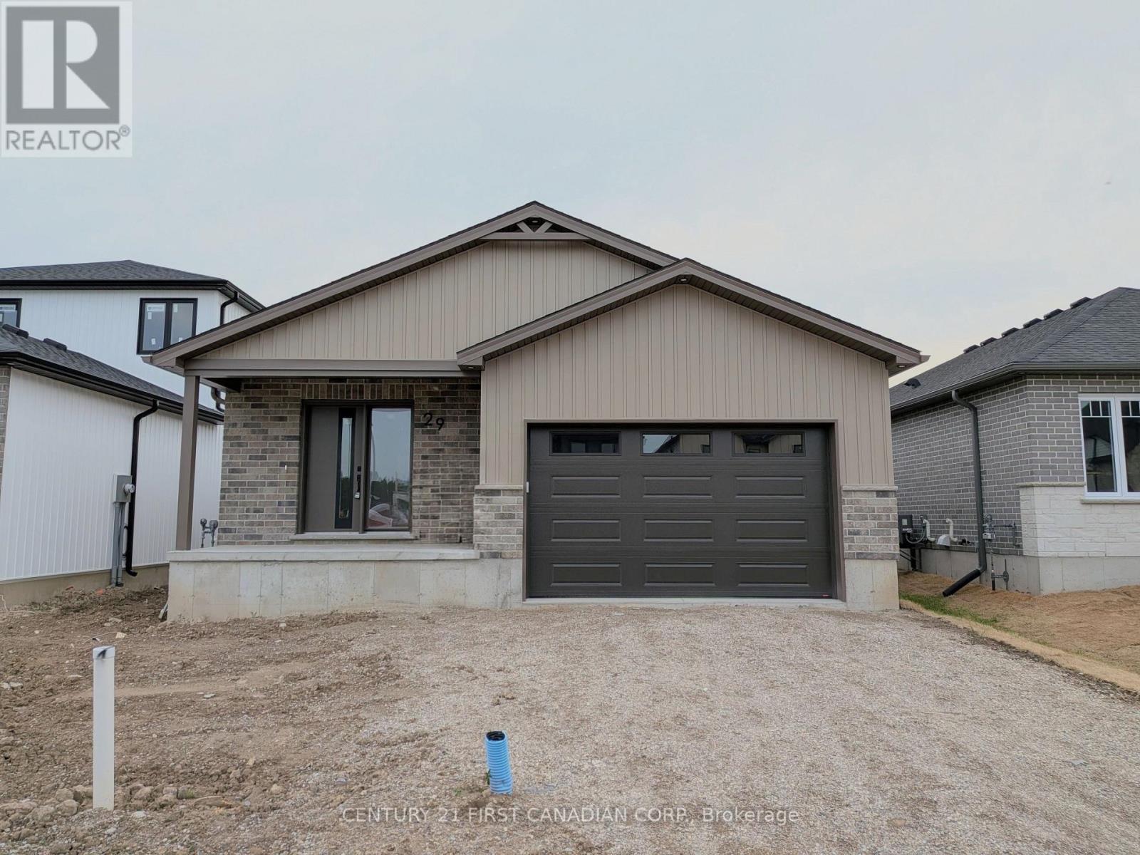 29 Sheldabren Street, North Middlesex, Ontario  N0M 1A0 - Photo 2 - X13650700