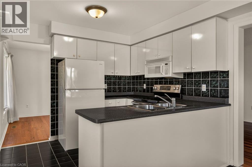 11 Pirie Drive Unit# 19, Dundas, Ontario  L9H 6Z6 - Photo 5 - 40832172
