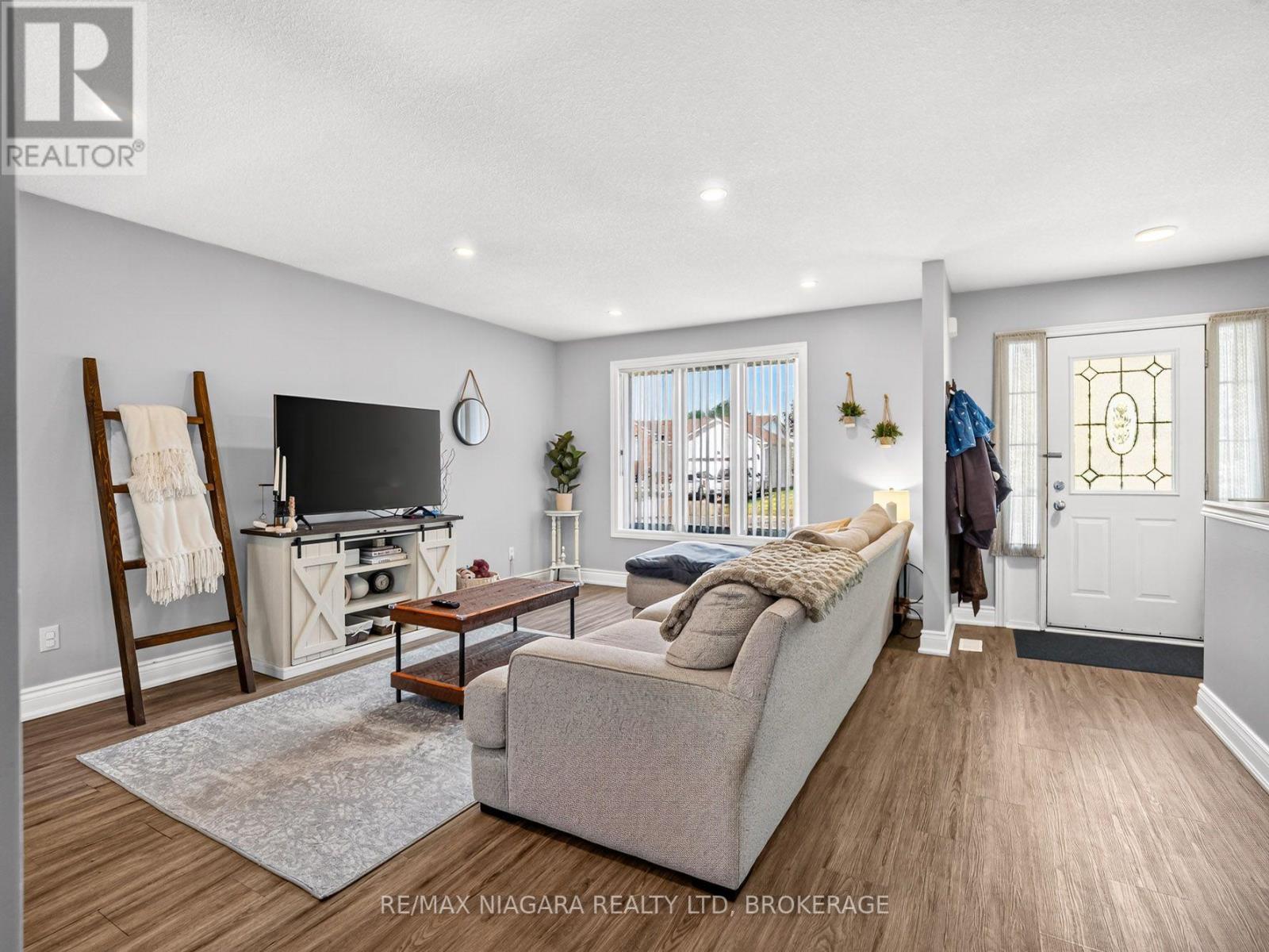 936 Colette Road, Fort Erie, Ontario  L2A 6G7 - Photo 3 - X13650794