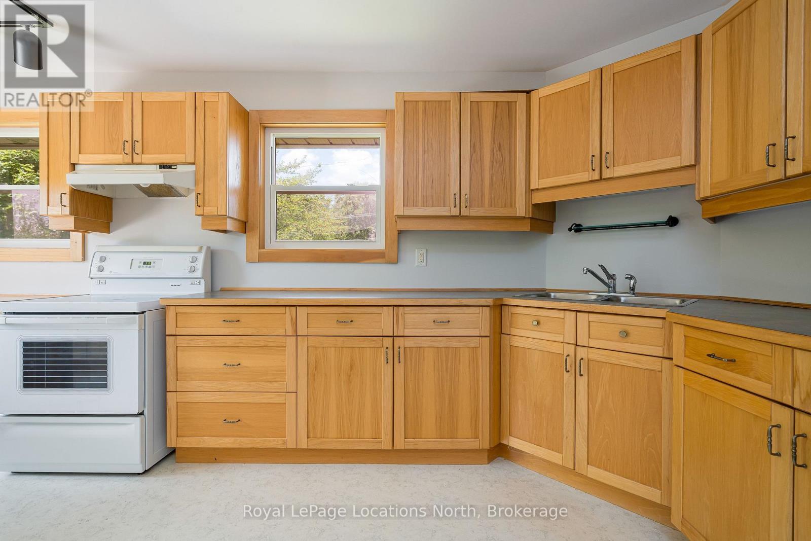 8081 Poplar Side Road, Clearview, Ontario  L9Y 3Y9 - Photo 8 - S13650600