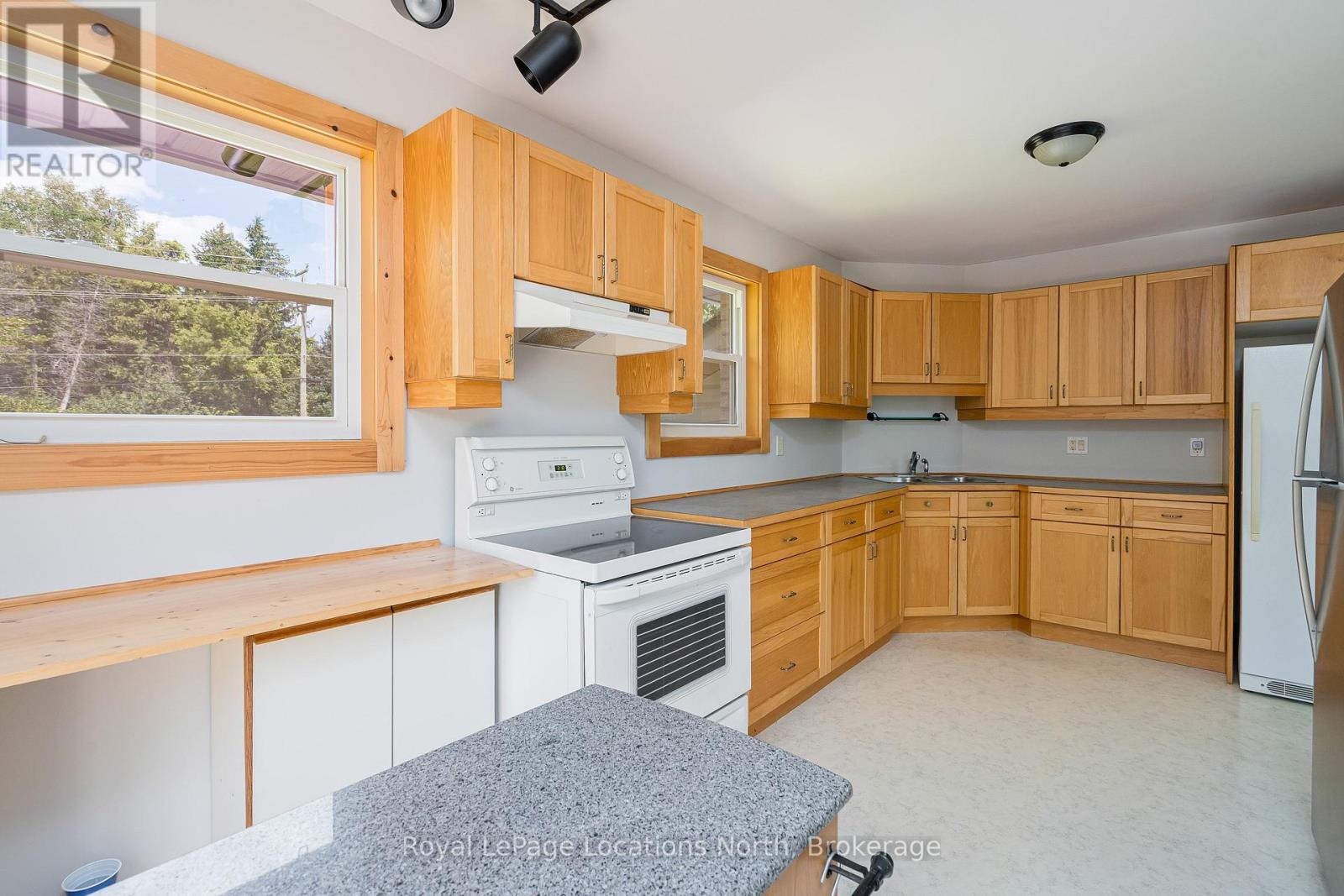 8081 Poplar Side Road, Clearview, Ontario  L9Y 3Y9 - Photo 9 - S13650600