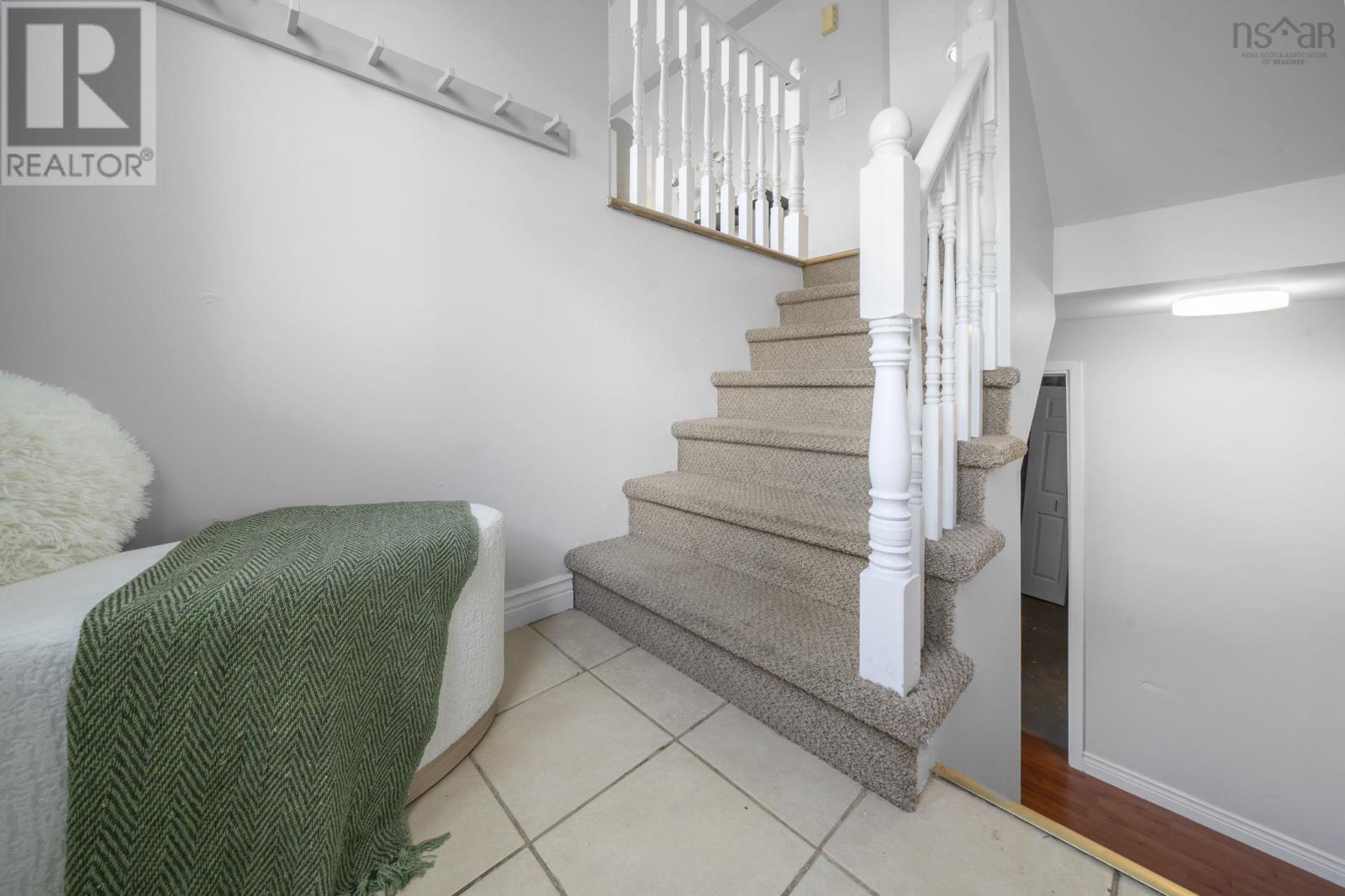 25 Linden Court, Dartmouth, Nova Scotia  B2W 4X2 - Photo 4 - 202617761