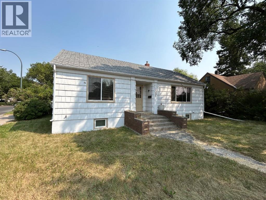 1001 13 Street S, Lethbridge, Alberta  T1K 1S4 - Photo 1 - A2335053
