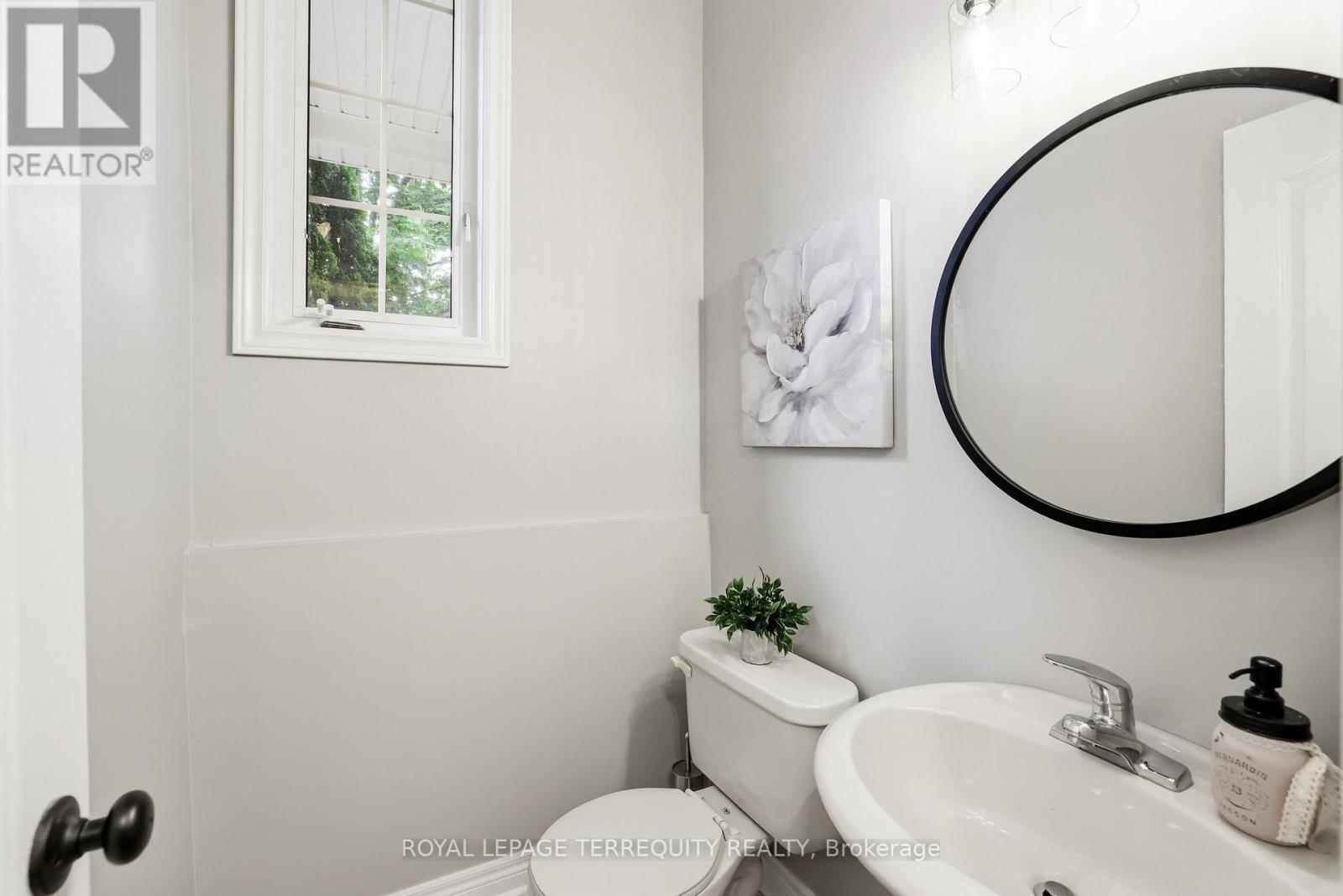 8 Sinden Drive, Whitby, Ontario  L1M 2B8 - Photo 23 - E13650666