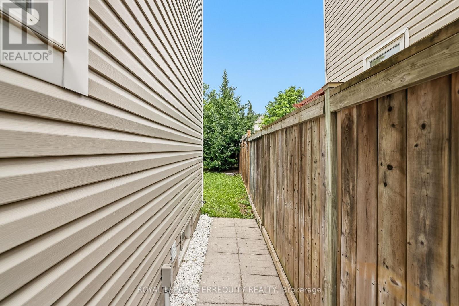 8 Sinden Drive, Whitby, Ontario  L1M 2B8 - Photo 36 - E13650666