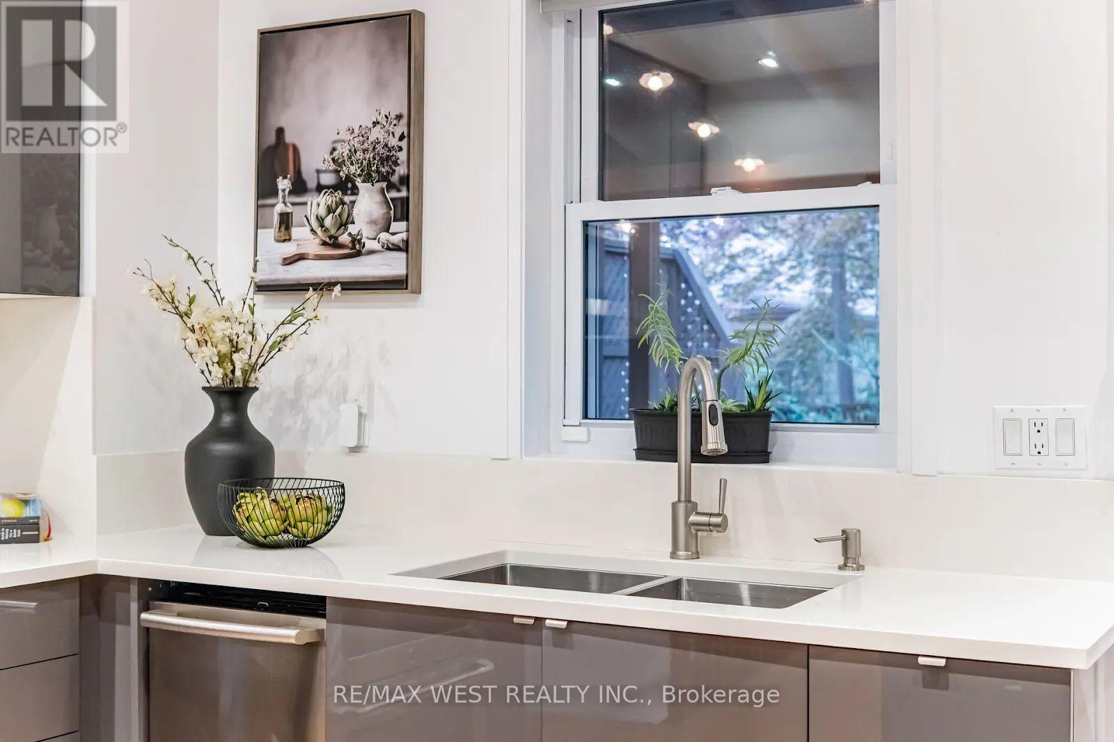 151 Jane Street, Toronto, Ontario  M6S 3Y8 - Photo 17 - W13650606