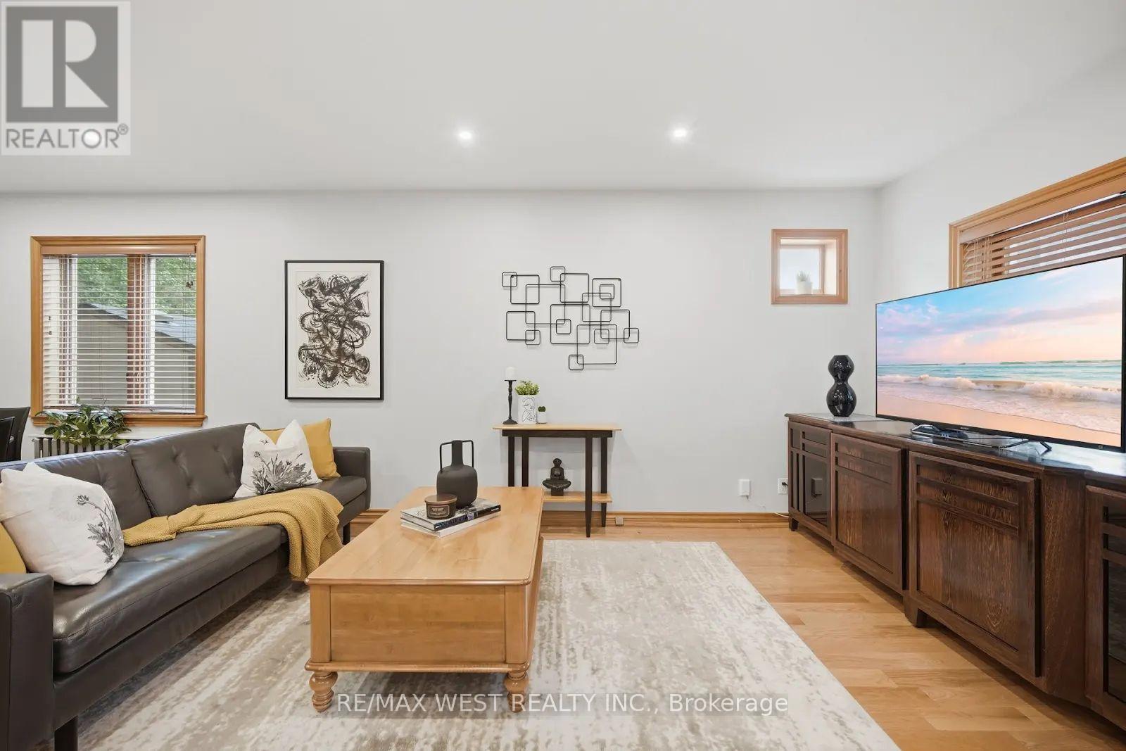 151 Jane Street, Toronto, Ontario  M6S 3Y8 - Photo 7 - W13650606