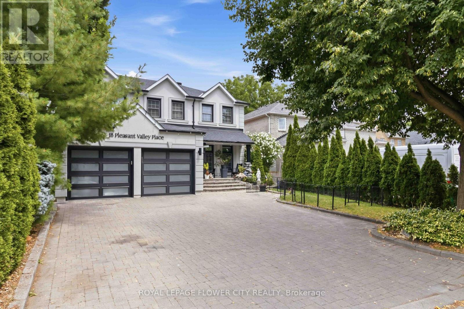 18 Pleasant Valley Place, Brampton, Ontario  L6S 5S2 - Photo 2 - W13650836