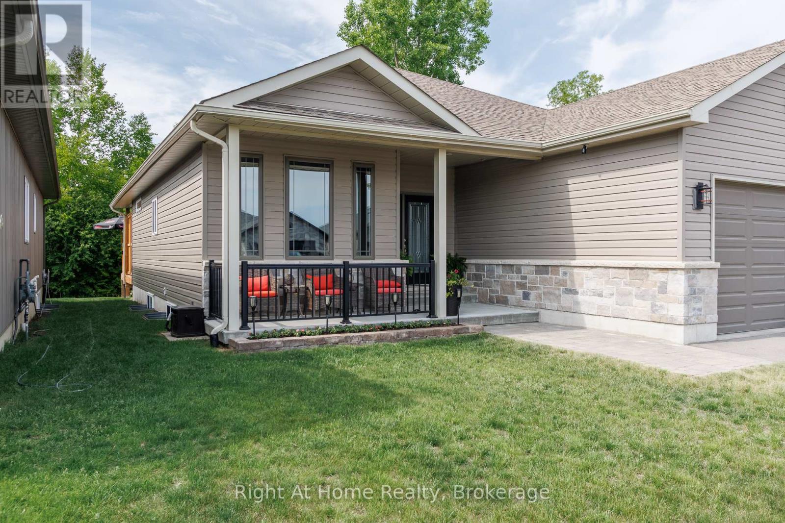 40 Birchmount Street, Quinte West, Ontario  K8V 0C6 - Photo 2 - X13648552