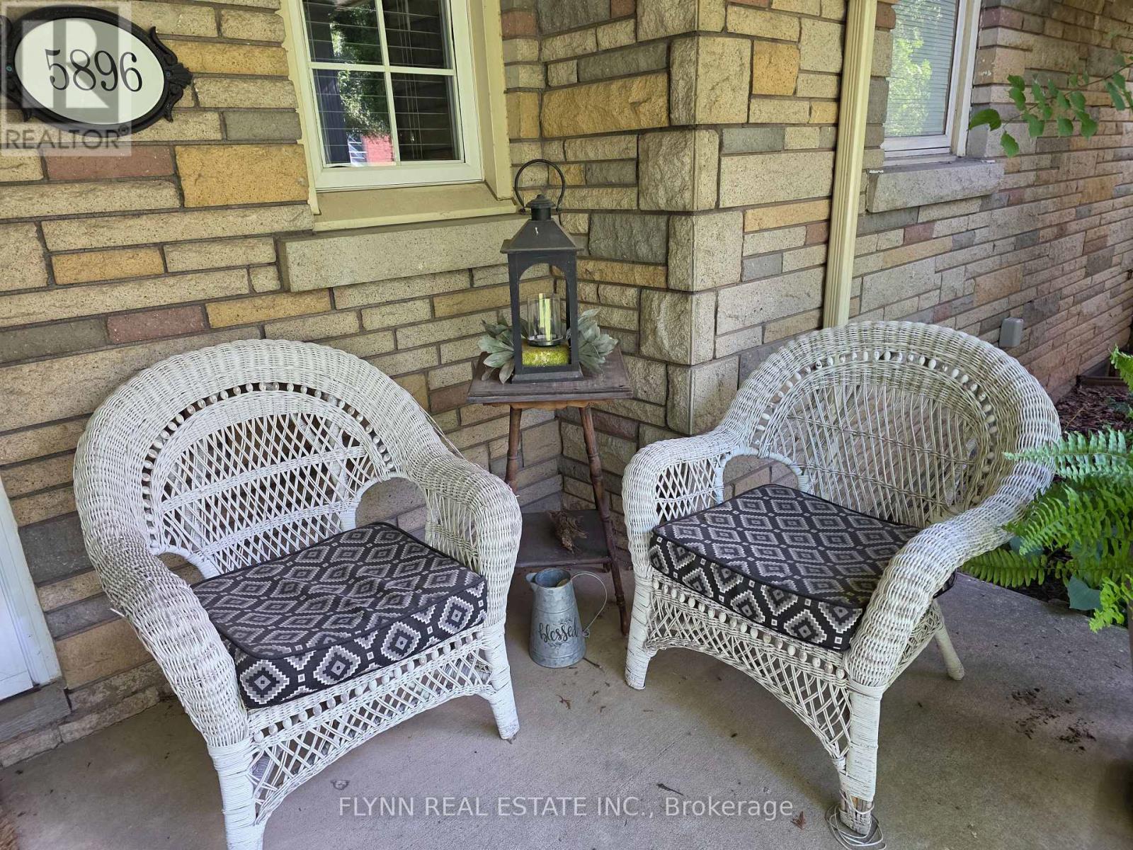 5896 Valley Way, Niagara Falls, Ontario  L2E 1Y1 - Photo 2 - X13650736