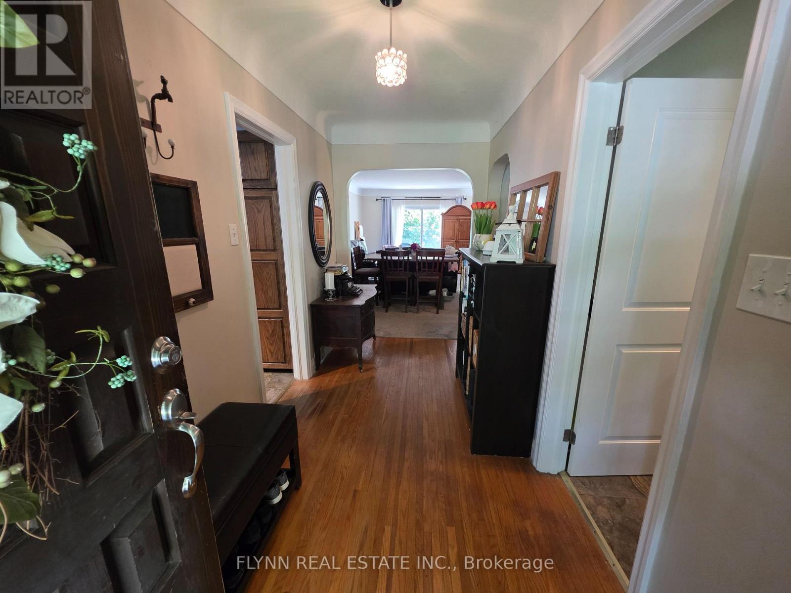 5896 Valley Way, Niagara Falls, Ontario  L2E 1Y1 - Photo 4 - X13650736