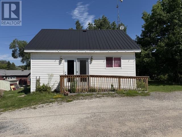 2 Queen Victoria St, Desbarats, Ontario P0R 1E0 - Photo 3 - SM262101