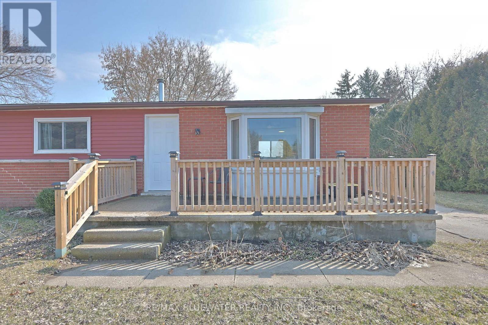 9897 Eric Street, Lambton Shores, Ontario  N0M 2N0 - Photo 10 - X13651050