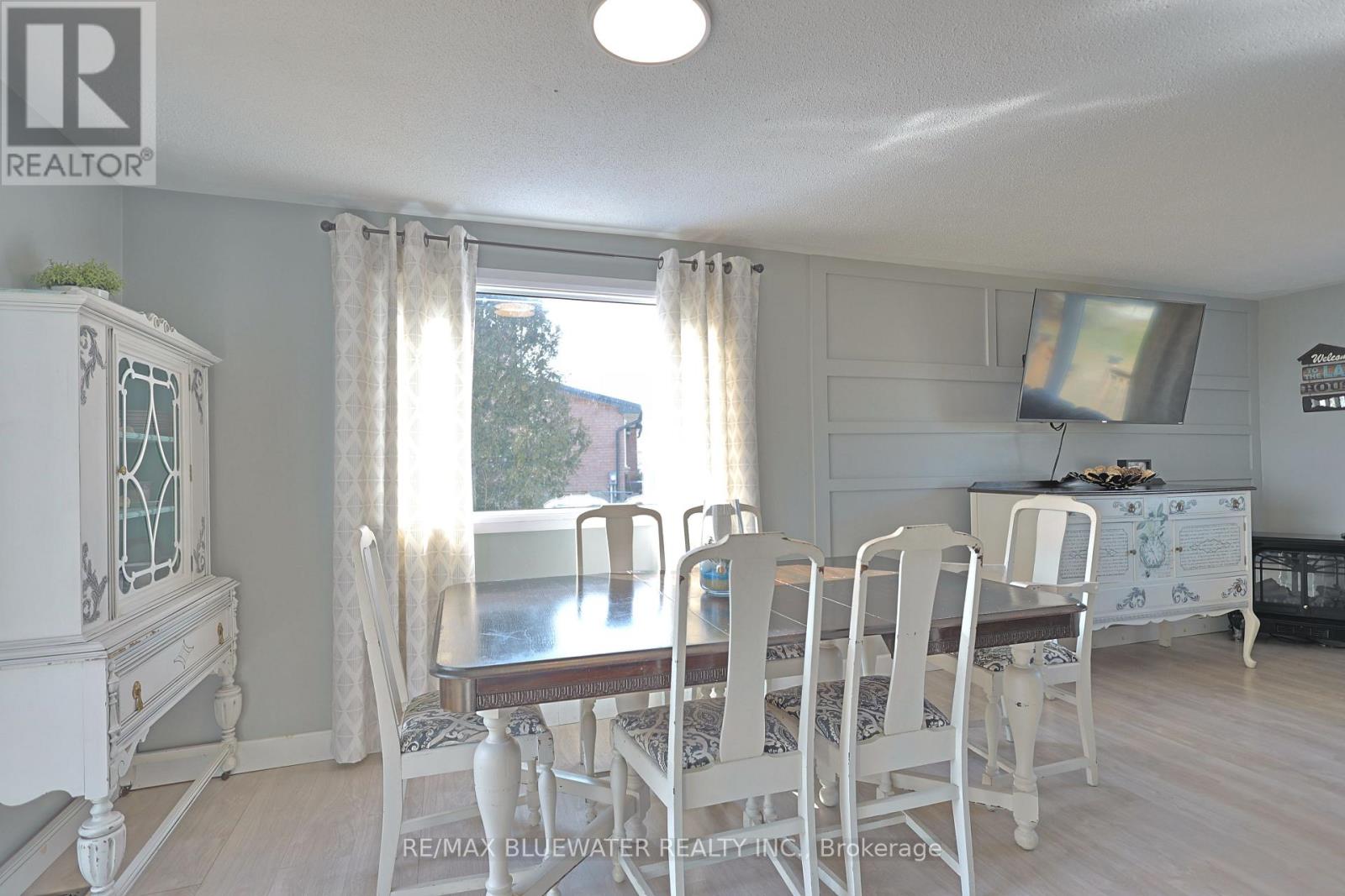 9897 Eric Street, Lambton Shores, Ontario  N0M 2N0 - Photo 19 - X13651050