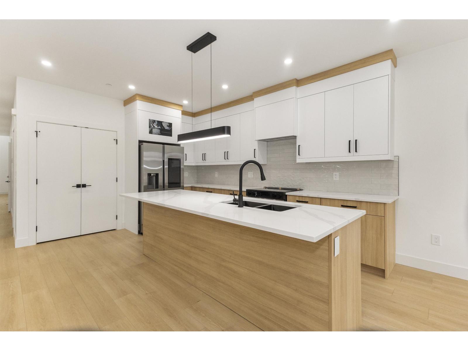 32515 Higginbottom Court, Mission, British Columbia  V2V 2T7 - Photo 3 - R3153478
