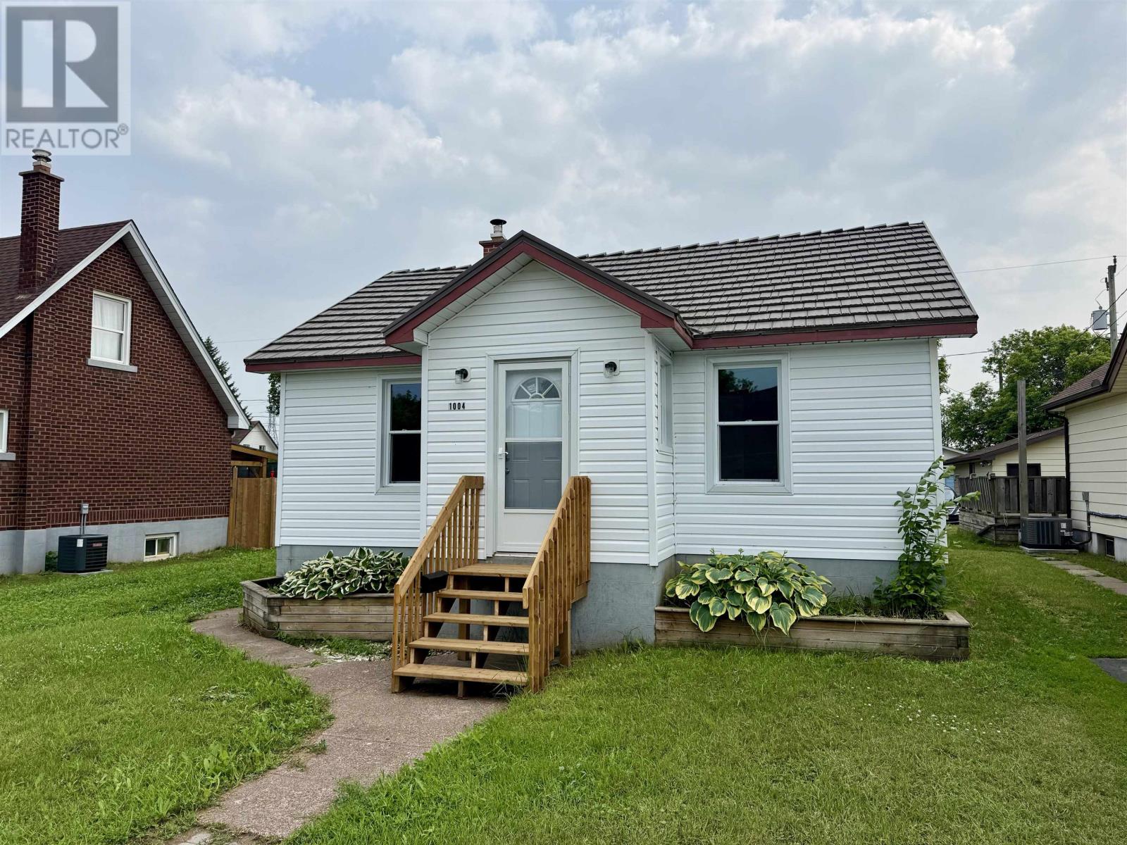 1004 Gore Street W, Thunder Bay, Ontario  P7E 3T1 - Photo 2 - TB2602008