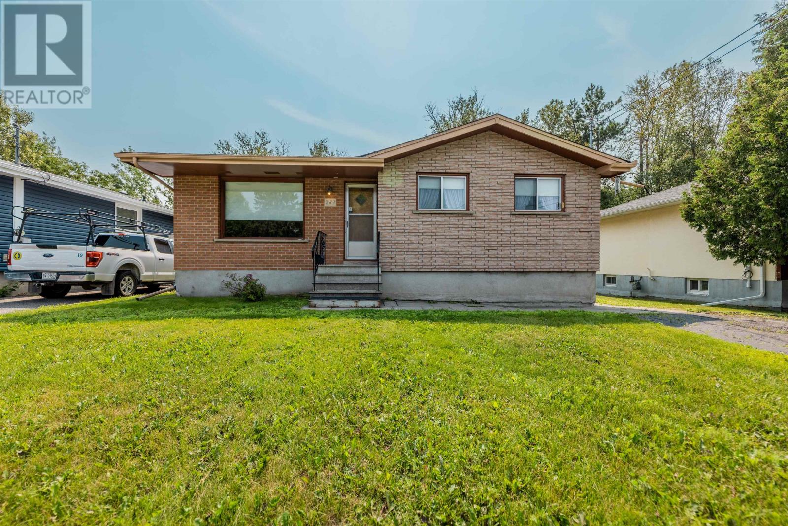 283 CARL AVE E, THUNDER BAY, Ontario