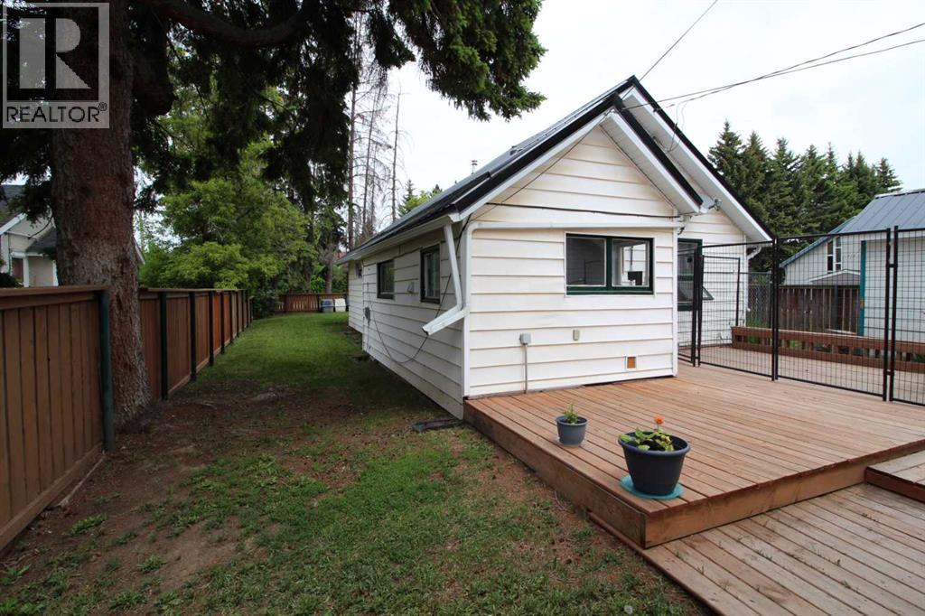 4915 52 Avenue, Eckville, Alberta  T0M 0X0 - Photo 2 - A2334491