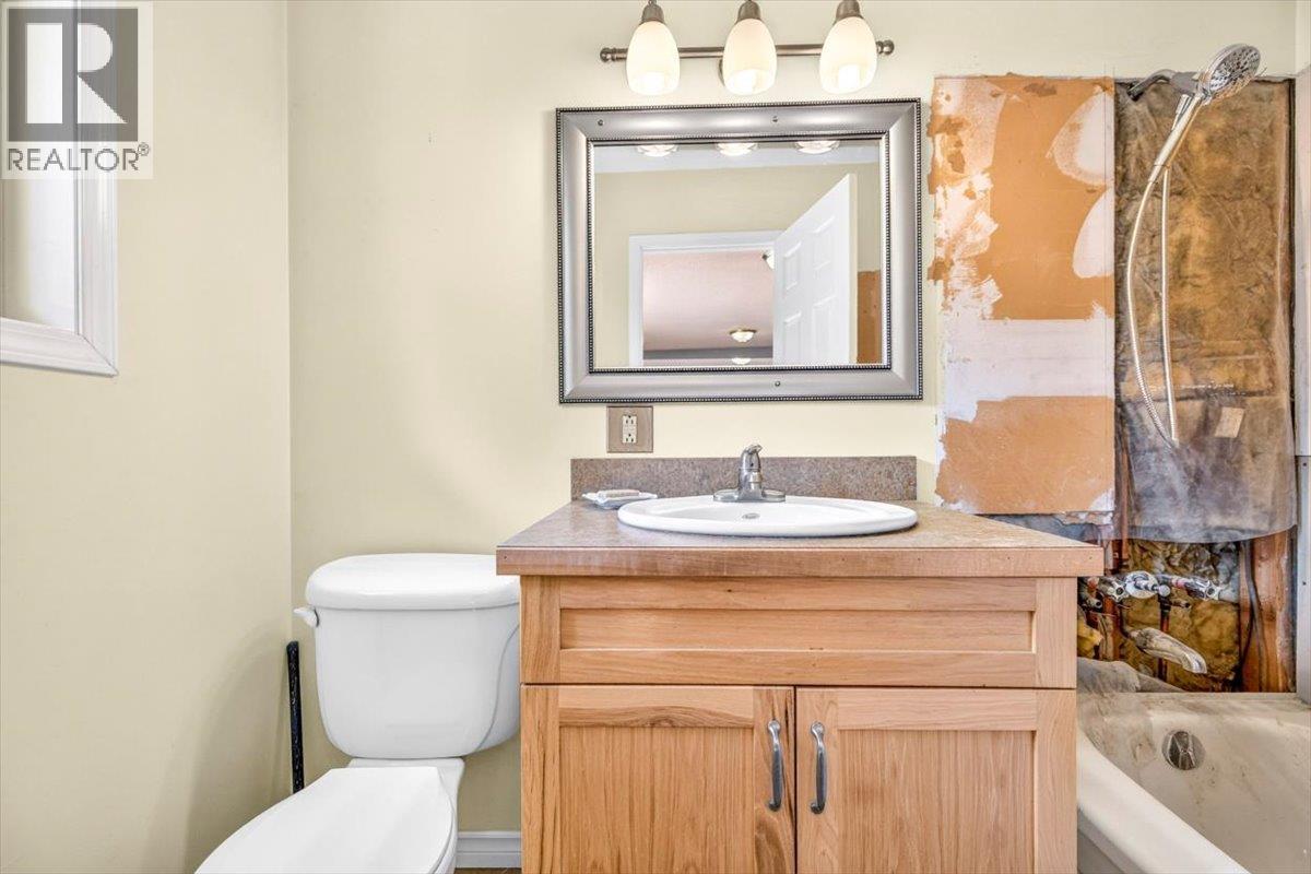 9878 Victoria Street, Fernie, British Columbia  V0B 1M5 - Photo 32 - 10395872