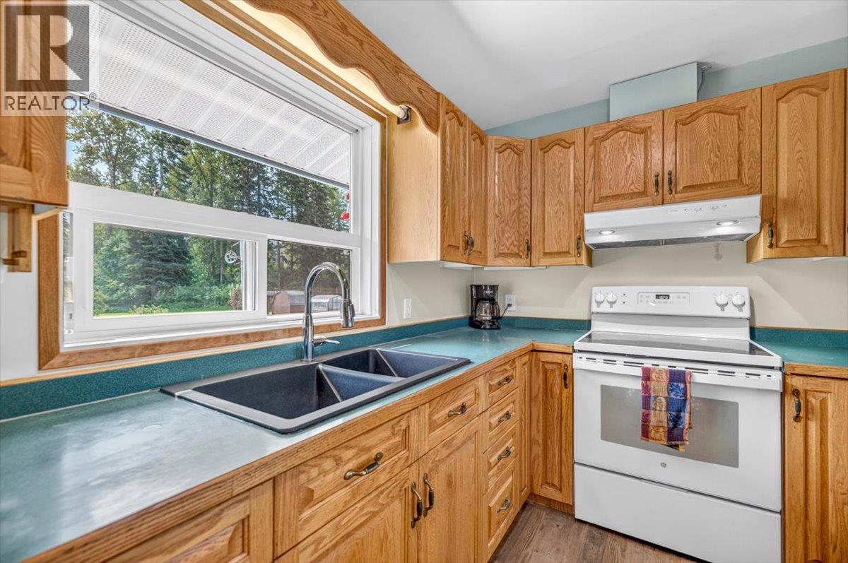 9878 Victoria Street, Fernie, British Columbia  V0B 1M5 - Photo 17 - 10395872