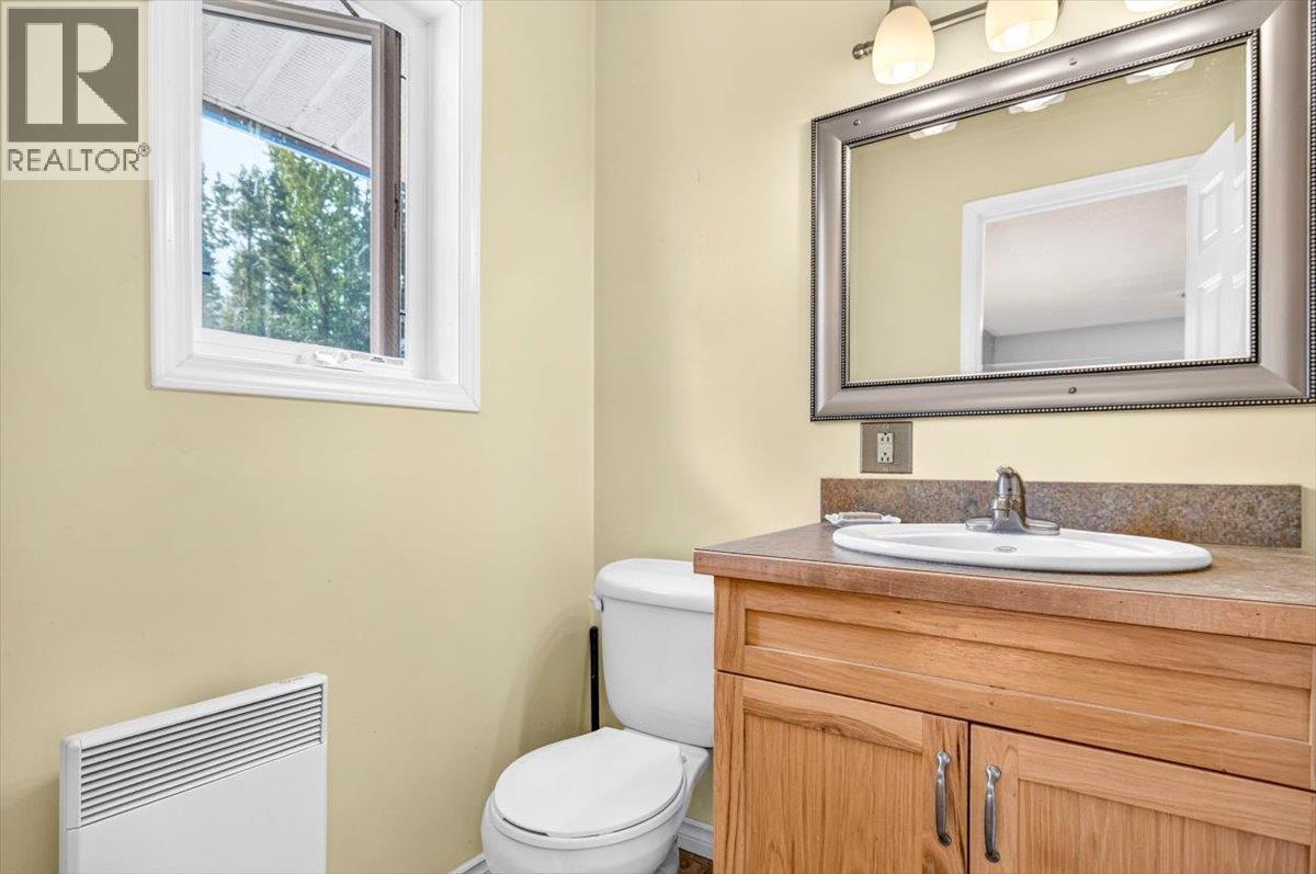 9878 Victoria Street, Fernie, British Columbia  V0B 1M5 - Photo 31 - 10395872