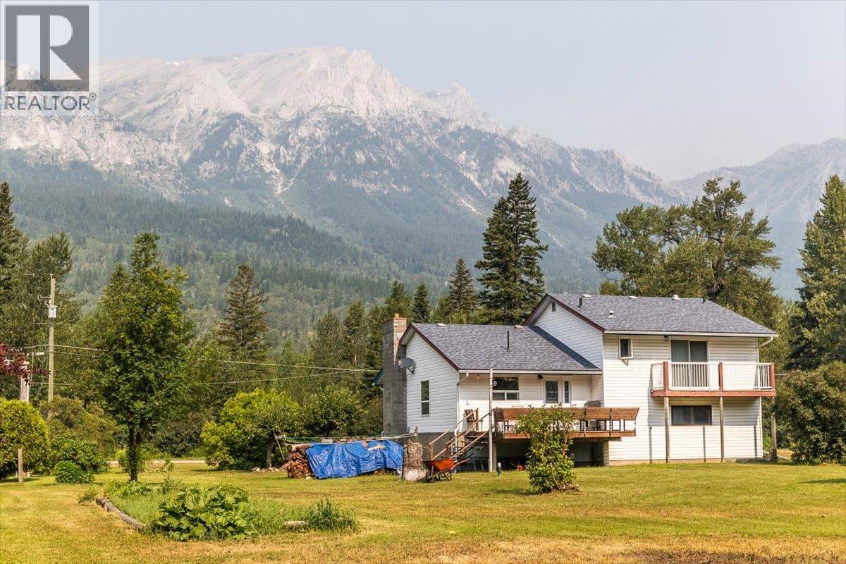 <div class="slider-price">$715,000</div><p>9878 Victoria Street, Fernie, British Columbia</p>