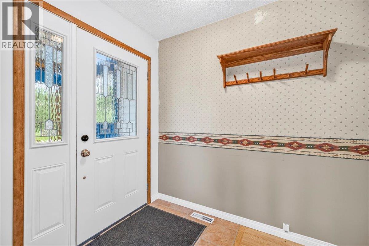9878 Victoria Street, Fernie, British Columbia  V0B 1M5 - Photo 7 - 10395872