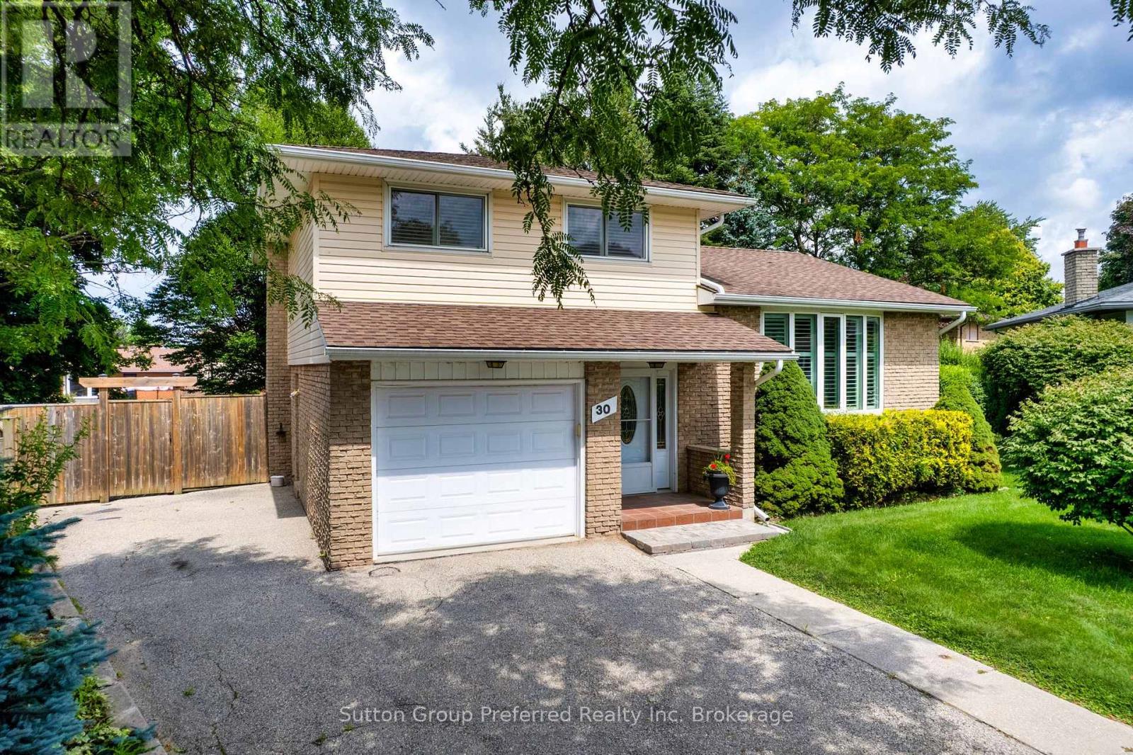30 PEERS PLACE, Woodstock, Ontario