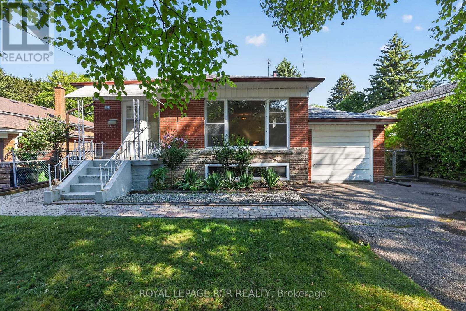 218 PARK HOME AVENUE, Toronto, Ontario