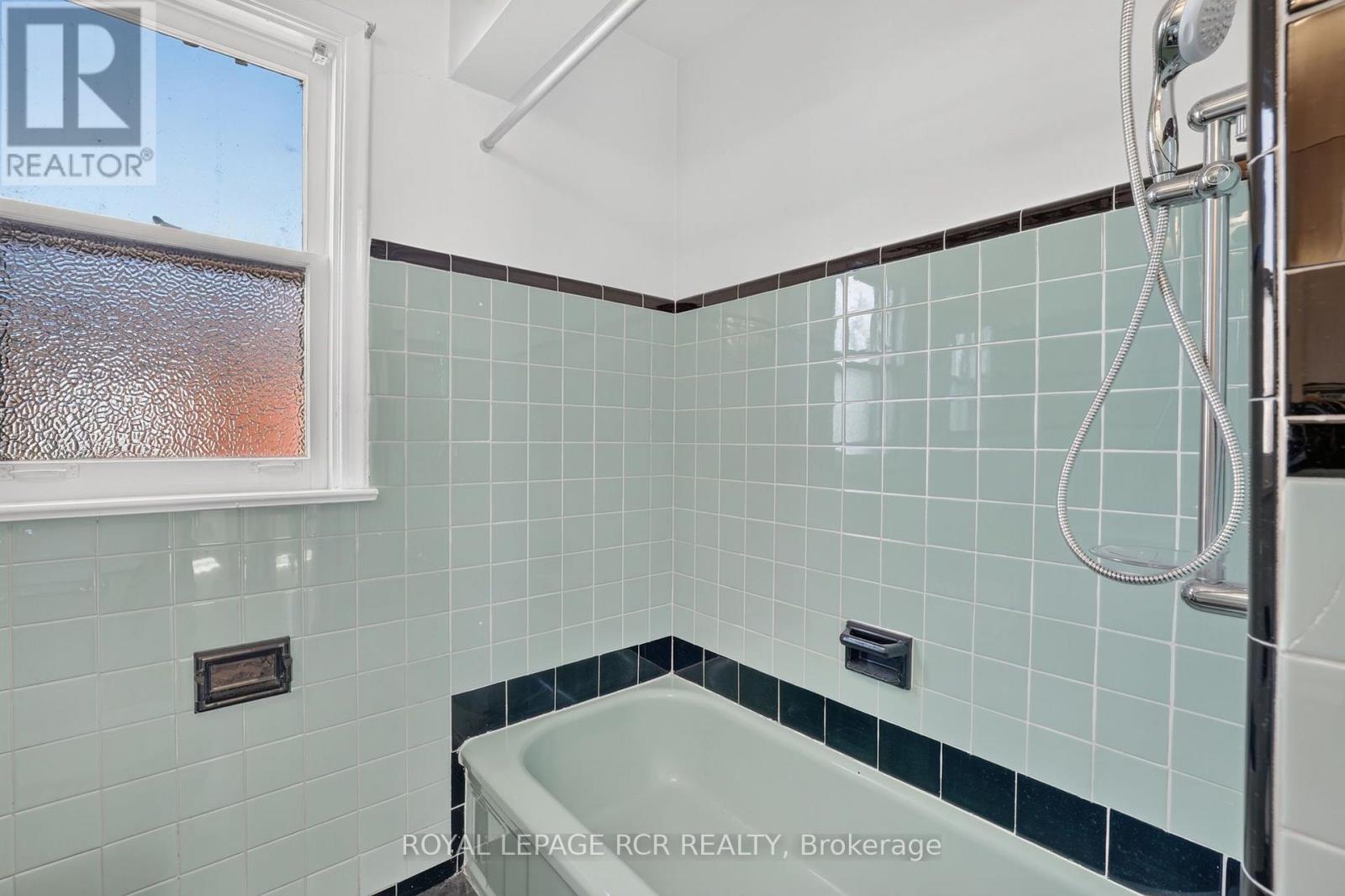 218 Park Home Avenue, Toronto, Ontario  M2R 1A2 - Photo 17 - C13625542