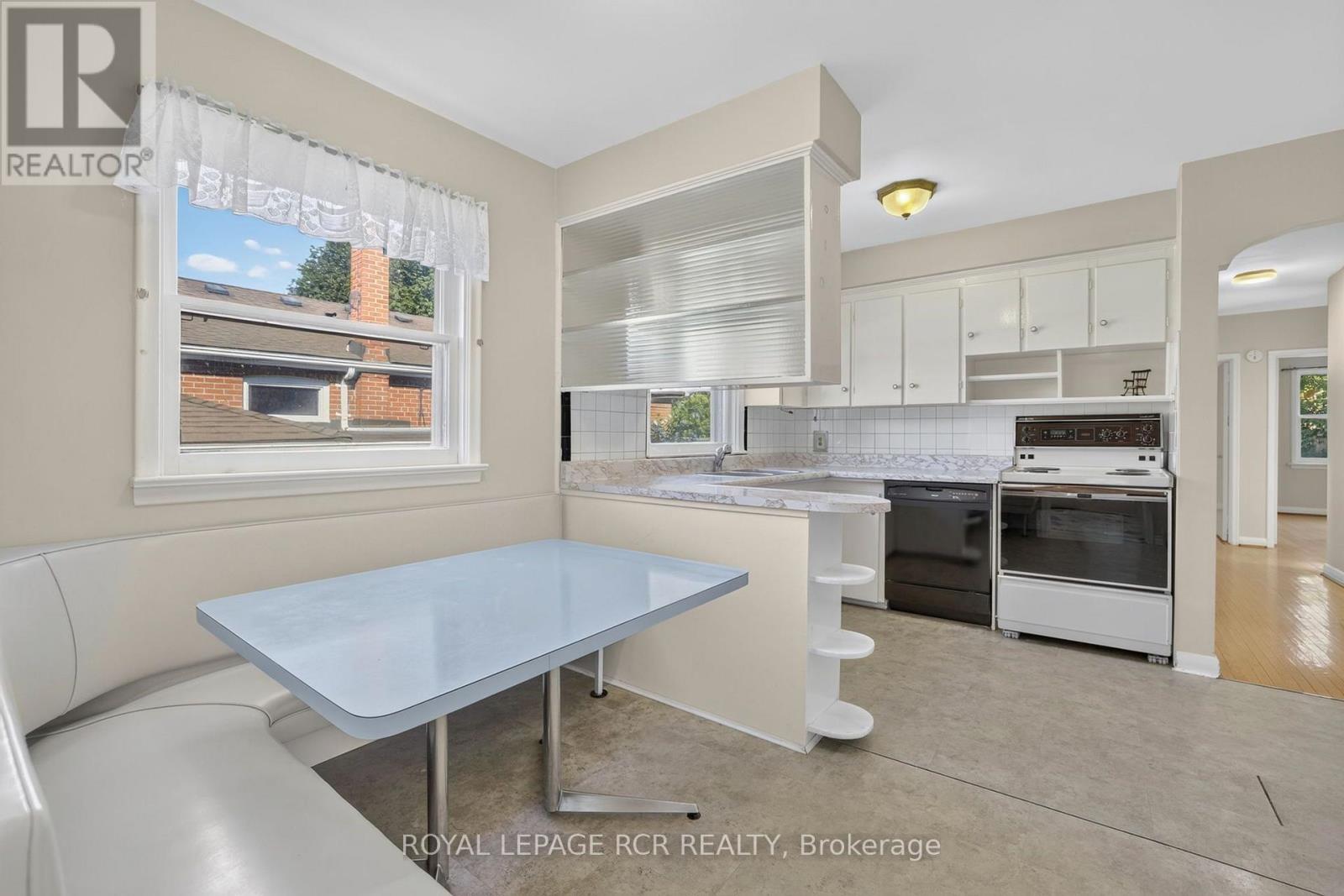 218 Park Home Avenue, Toronto, Ontario  M2R 1A2 - Photo 6 - C13625542