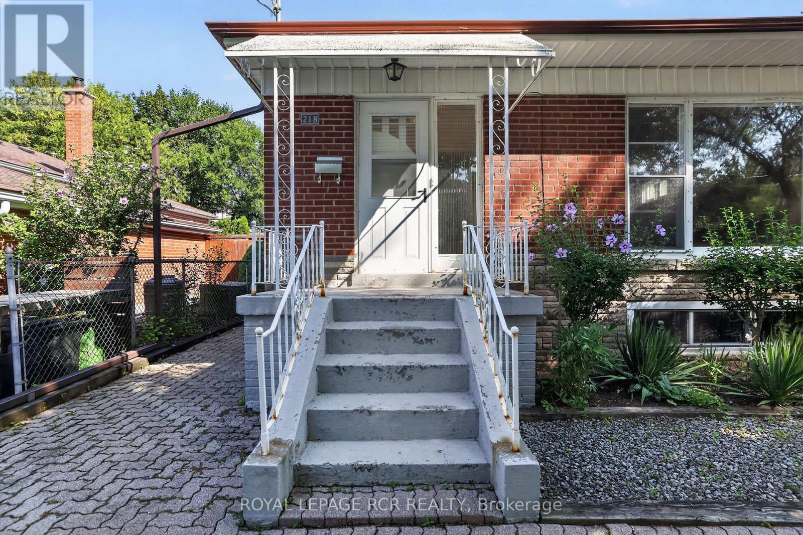 218 Park Home Avenue, Toronto, Ontario  M2R 1A2 - Photo 4 - C13625542