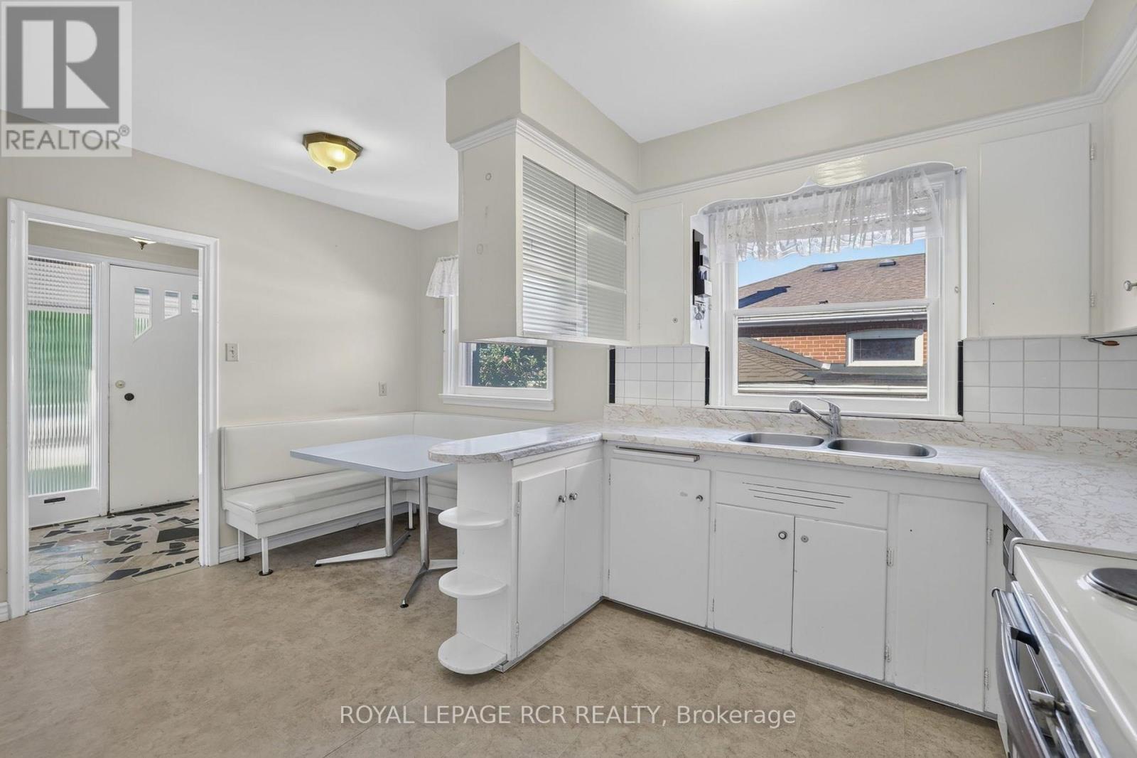 218 Park Home Avenue, Toronto, Ontario  M2R 1A2 - Photo 7 - C13625542