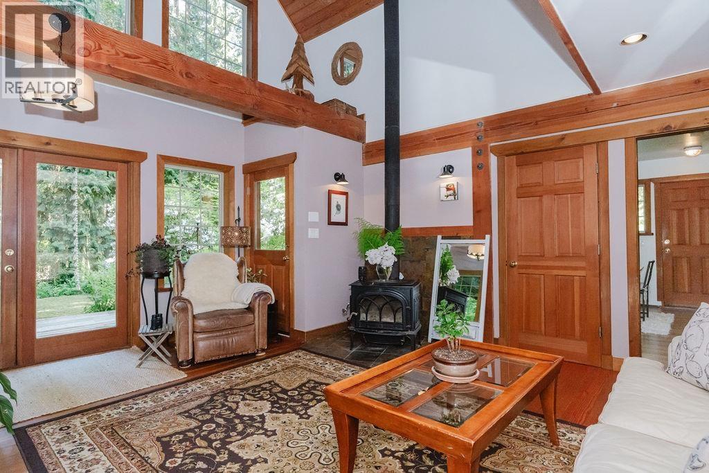 2867 Lower Road, Roberts Creek, British Columbia  V0N 2W6 - Photo 5 - R3153702