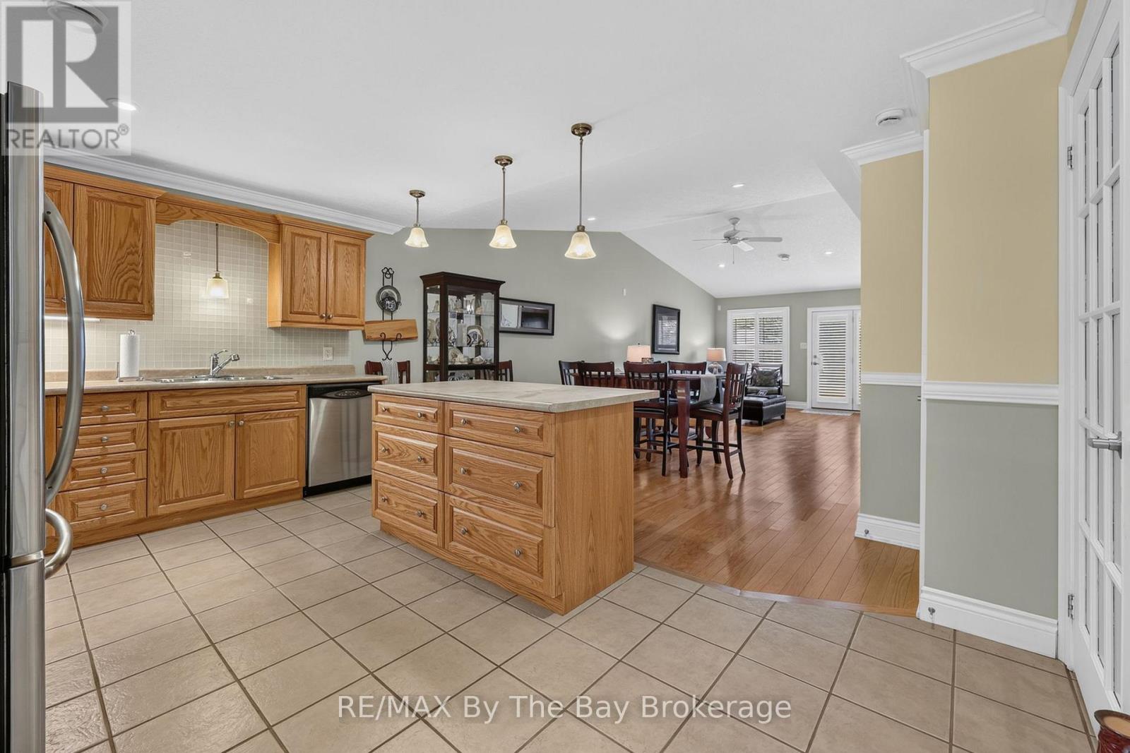 105 Meadow Lane, Wasaga Beach, Ontario  L9Z 0A4 - Photo 5 - S13651026