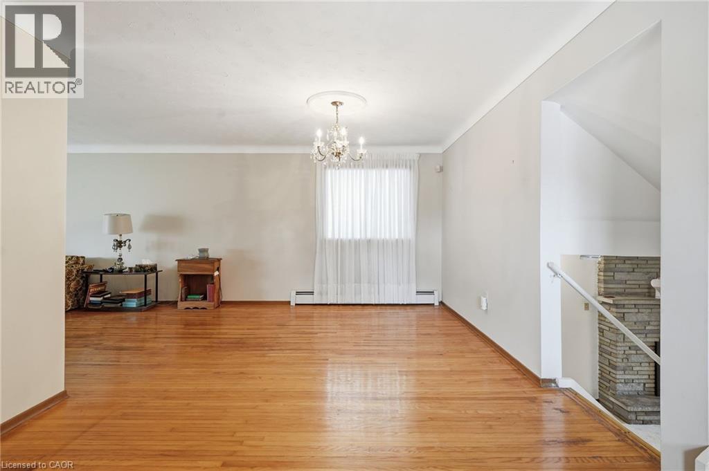 5742 Stanley Avenue, Niagara Falls, Ontario  L2G 3X7 - Photo 4 - 40853623