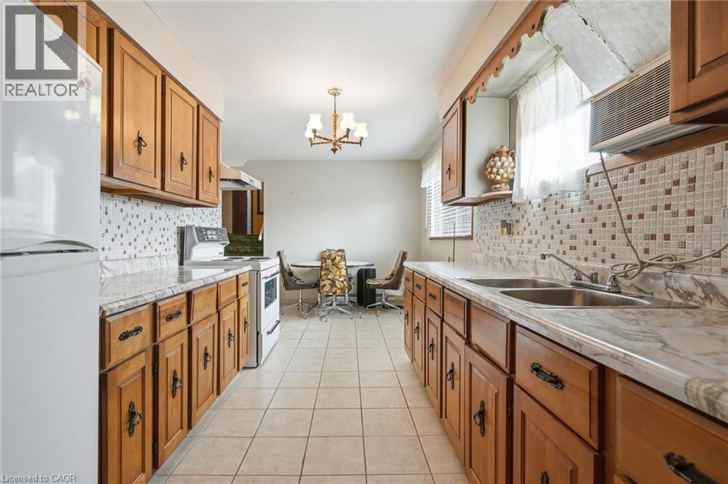 5742 Stanley Avenue, Niagara Falls, Ontario  L2G 3X7 - Photo 5 - 40853623