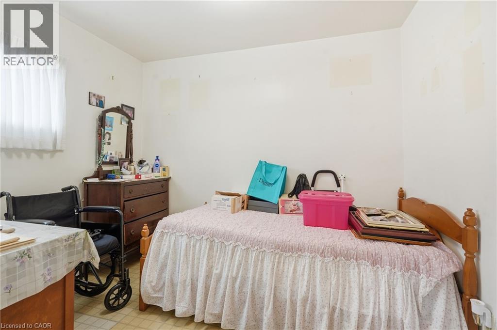 5742 Stanley Avenue, Niagara Falls, Ontario  L2G 3X7 - Photo 8 - 40853623
