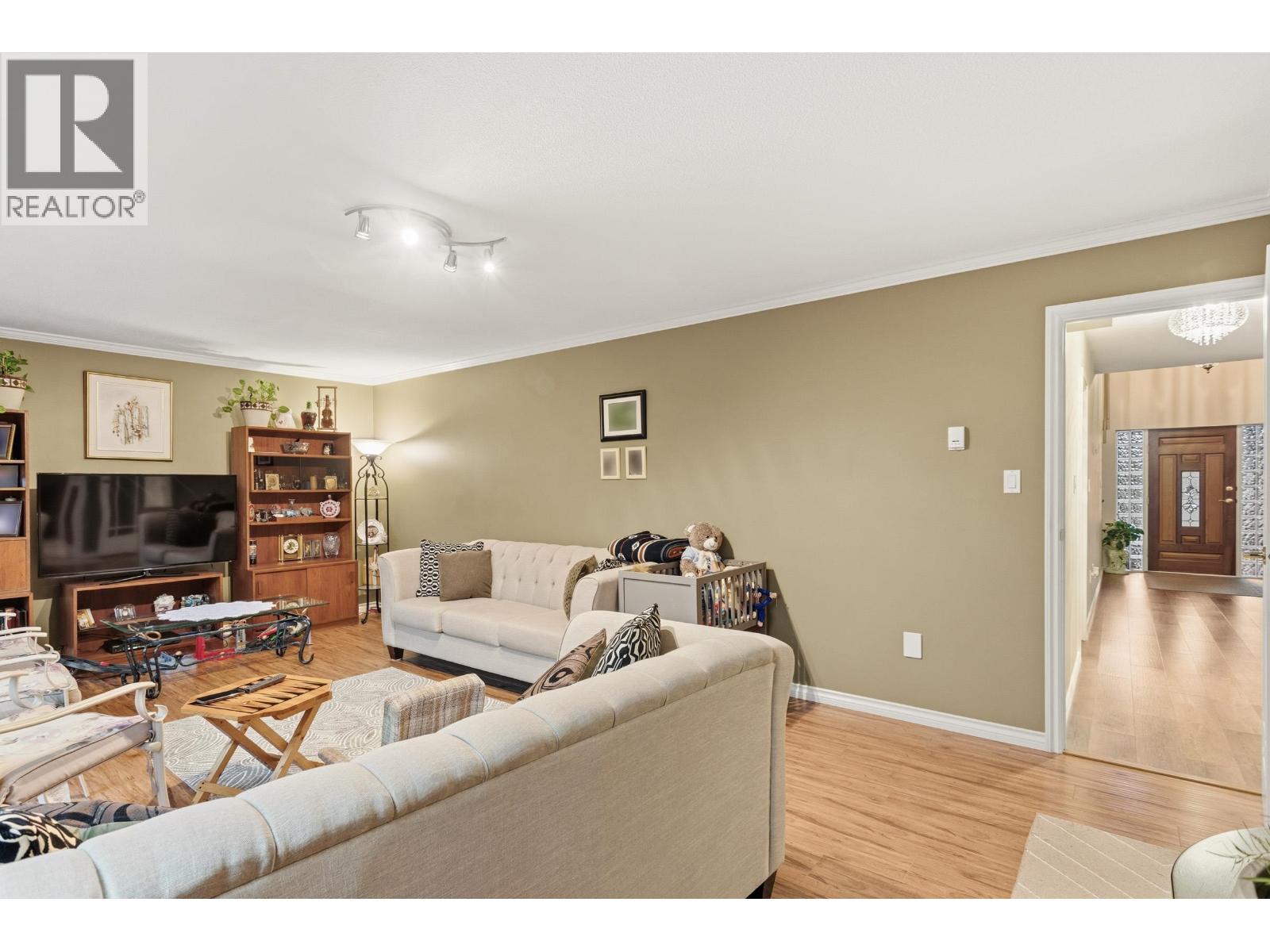 4729 Canada Way, Burnaby, British Columbia  V5G 1L3 - Photo 4 - R3090774