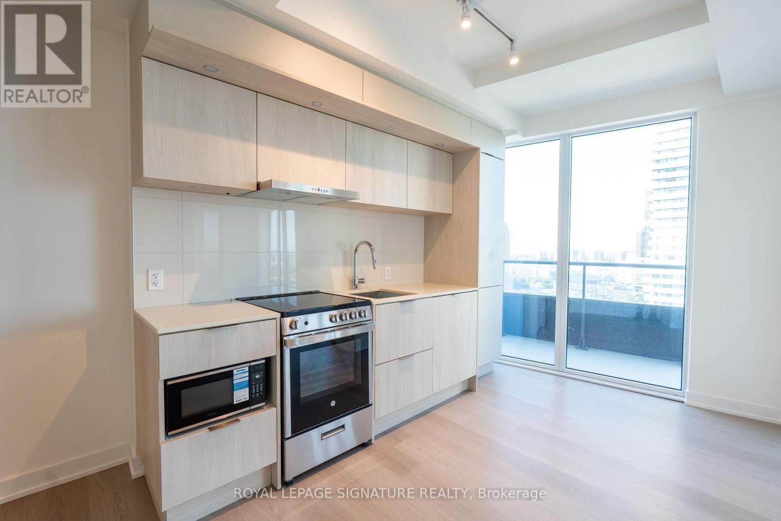 1807 - 448 BURNHAMTHORPE ROAD W
