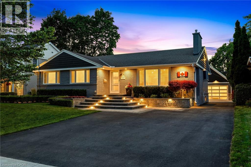 2113 COURTLAND Drive, Burlington, Ontario