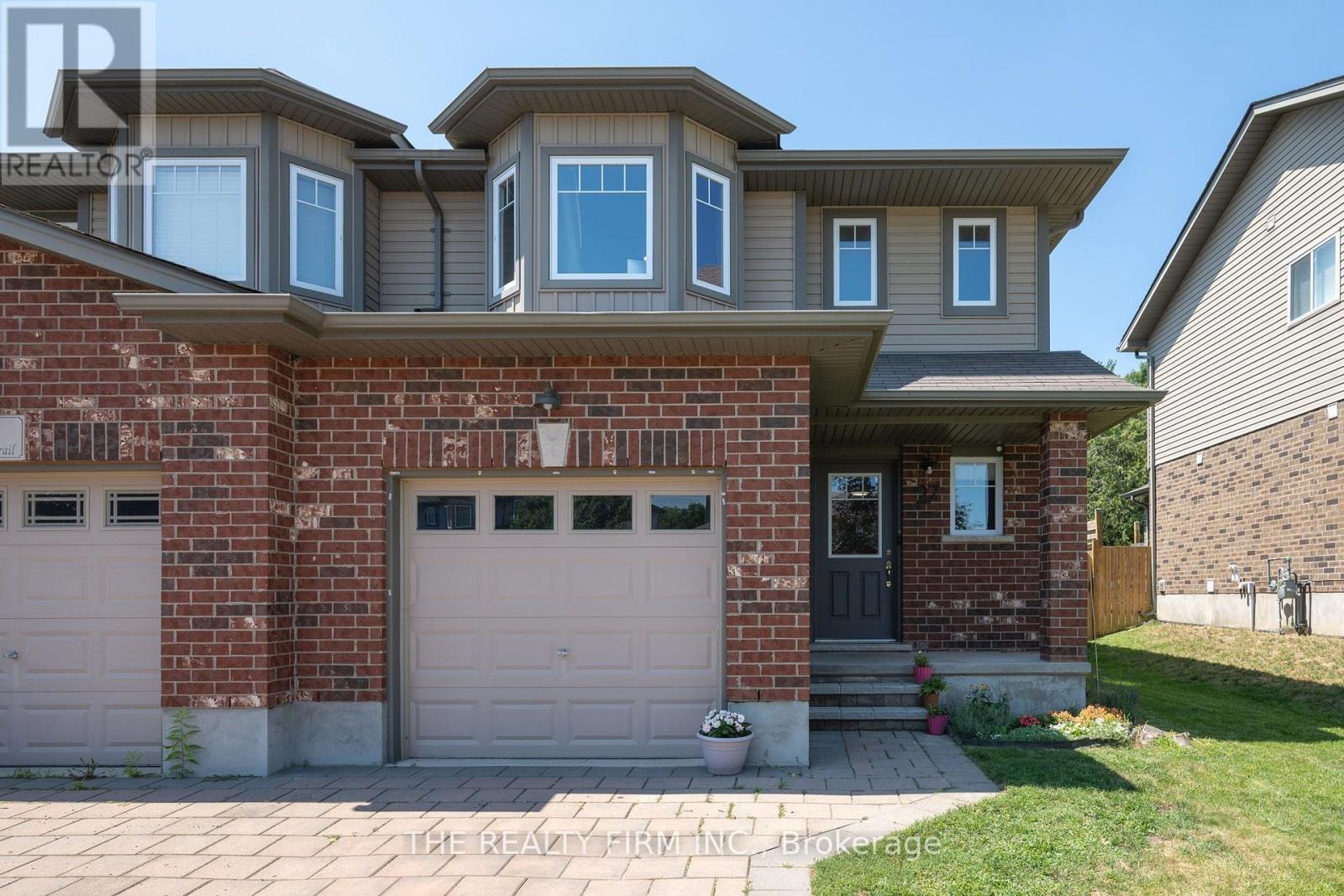 27 Leesboro Trail, Thames Centre, Ontario  N0M 2P0 - Photo 3 - X13651144