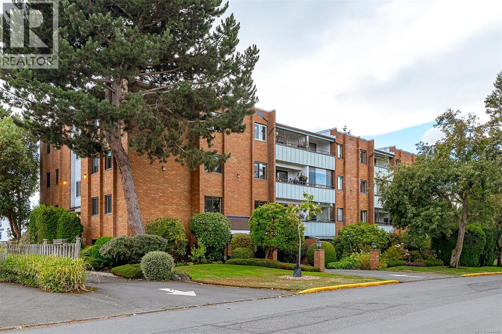 203 853 Selkirk Ave, Esquimalt, British Columbia