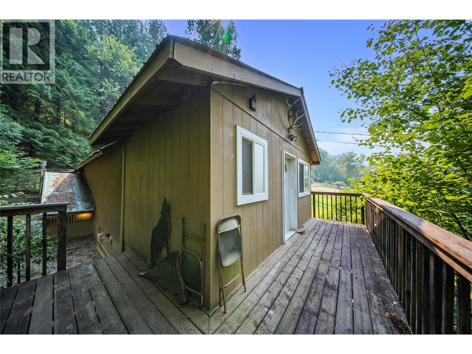 1562 Arrow Lakes Drive, Castlegar, British Columbia  V1N 3N3 - Photo 23 - 10396590