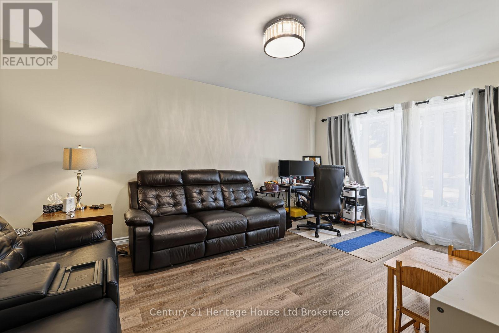 138 Lyndale Crescent, Woodstock, Ontario  N4S 7S9 - Photo 2 - X13651122